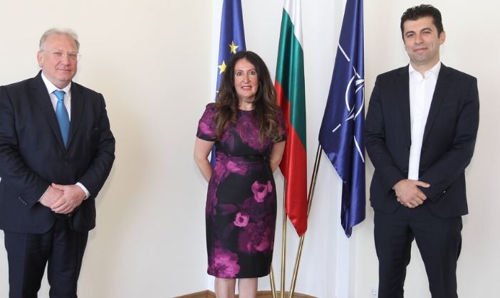 Министърът на външните работи Светлан Стоев и министърът на икономиката